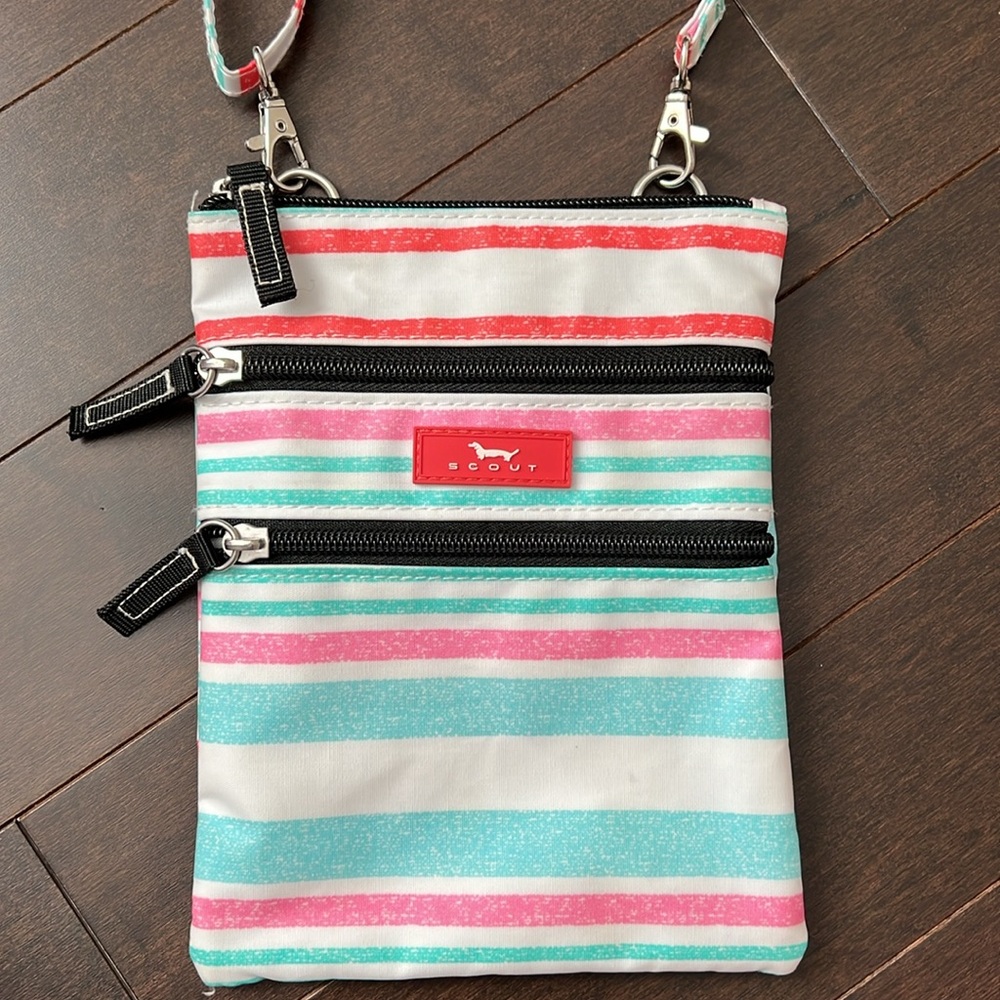 Scout “sally go lightly” striped crossbody bag w adjustable strap-like new!